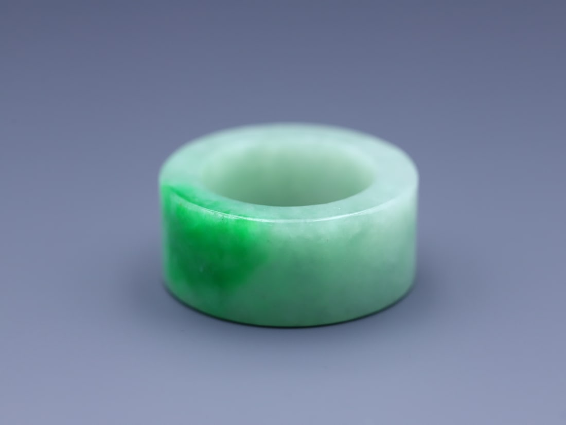 An Exquisite Jadeite Ring - 6