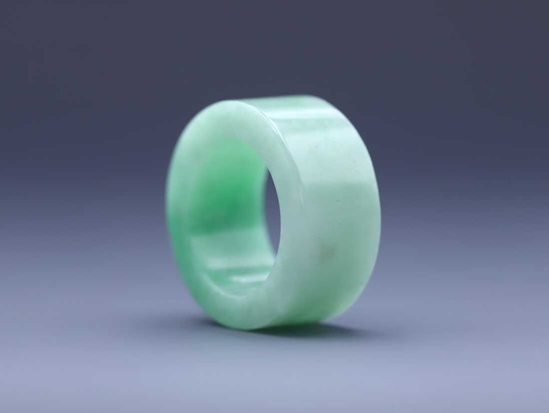 An Exquisite Jadeite Ring - 7