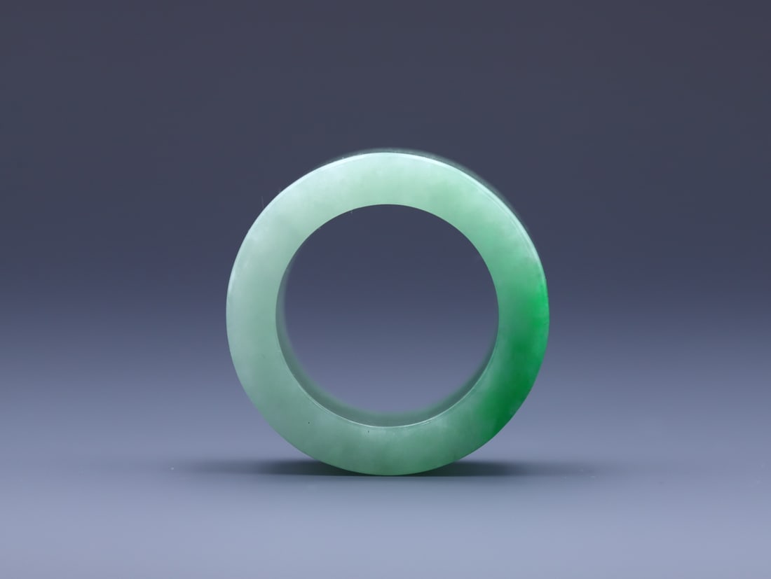 An Exquisite Jadeite Ring - 8