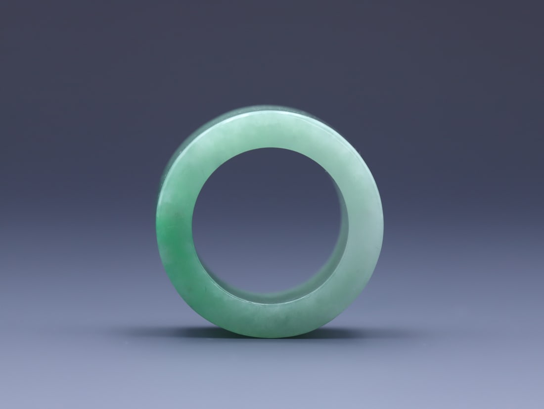 An Exquisite Jadeite Ring - 9