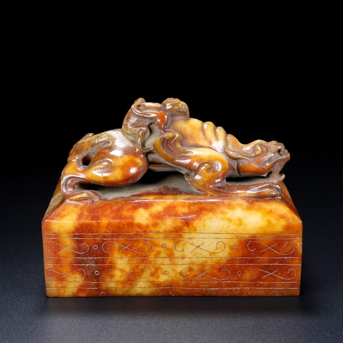 An Exquisite White Jade Auspicious Beast Seal: An Exquisite White Jade Auspicious Beast Seal Qing Dynasty, China Size:3.9inx5.1inx3.1in Weight:1681g白玉瑞兽印章 中国清代