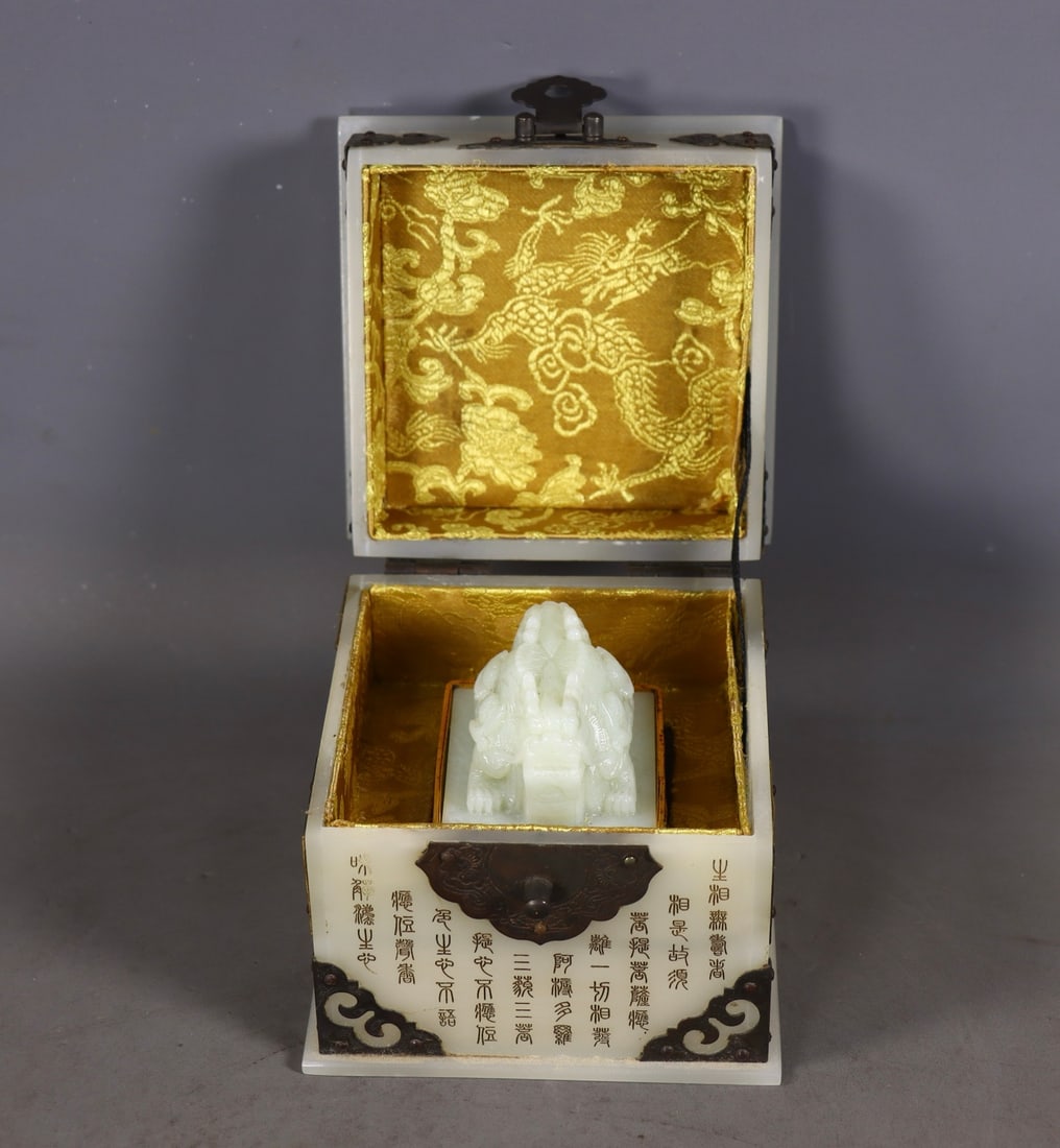 An Exquisite White Jade Cover with Gold Auspicious Beast Seal: An Exquisite White Jade Cover with Gold Auspicious Beast Seal Qing Dynasty, China Qianlong Four-character Mark Size: 4.1inx4.3in Size: 3.1inx2.2inx2in Weight:1255g白玉包金ž