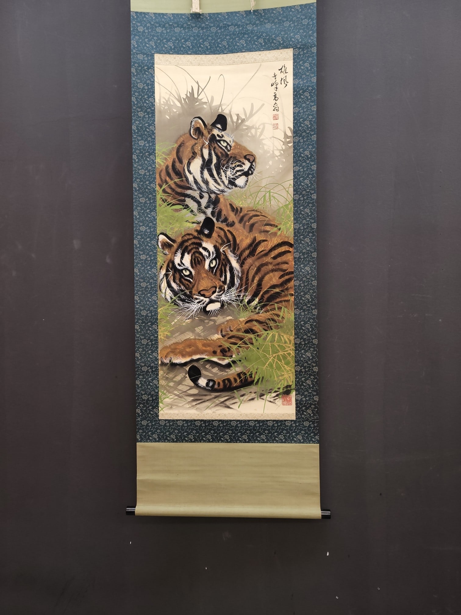 A Chinese Vertical Scroll Ink Painting of Tiger on Paper: A Chinese Vertical Scroll Ink Painting of Tiger on Paper Gao qifeng Without frame Size:16.5inx42.3in高奇峰双虎图 纸本立轴Without frame Size: