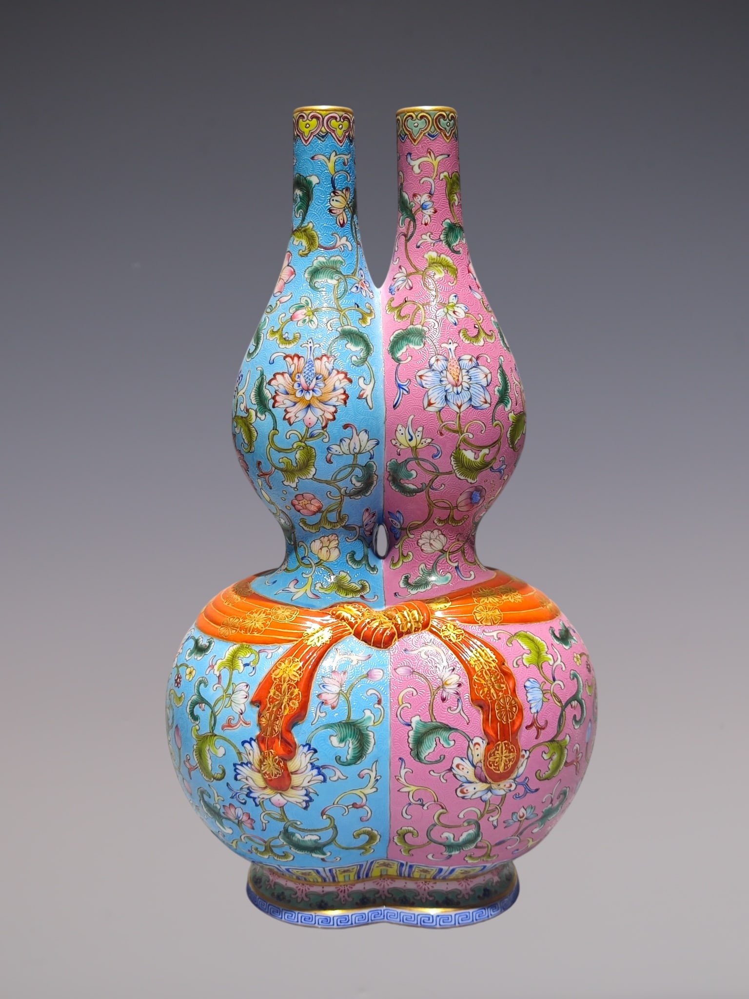 An Exquisite Enamel Painted Gold Lotus Pattern Gourd-Shaped Vase: An Exquisite Enamel Painted Gold Lotus Pattern Gourd-Shaped Vase Qing Dynasty, China Qianlong Six-character Mark Size:14.2inx7.9in珐琅彩双胞胎绶带৻