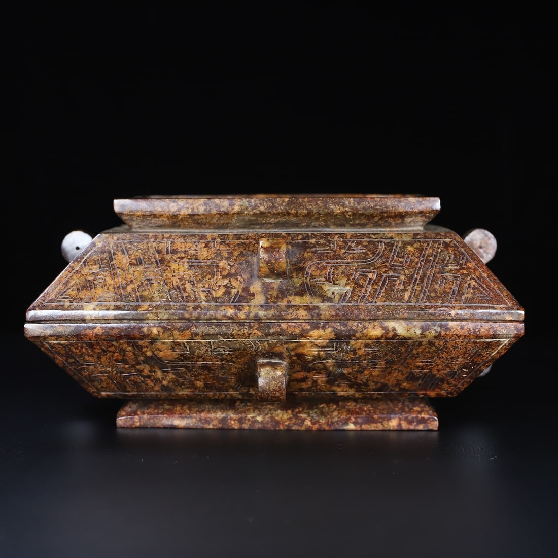 An Exquisite White Jade Box: An Exquisite White Jade Box S.Zhou , China Size:8.8inx6.7inx4.5in Weight:2.063kg白玉四方盒 商周时期 Size:22.3cmx16.9cmx11.4cm Weight:2.063kg