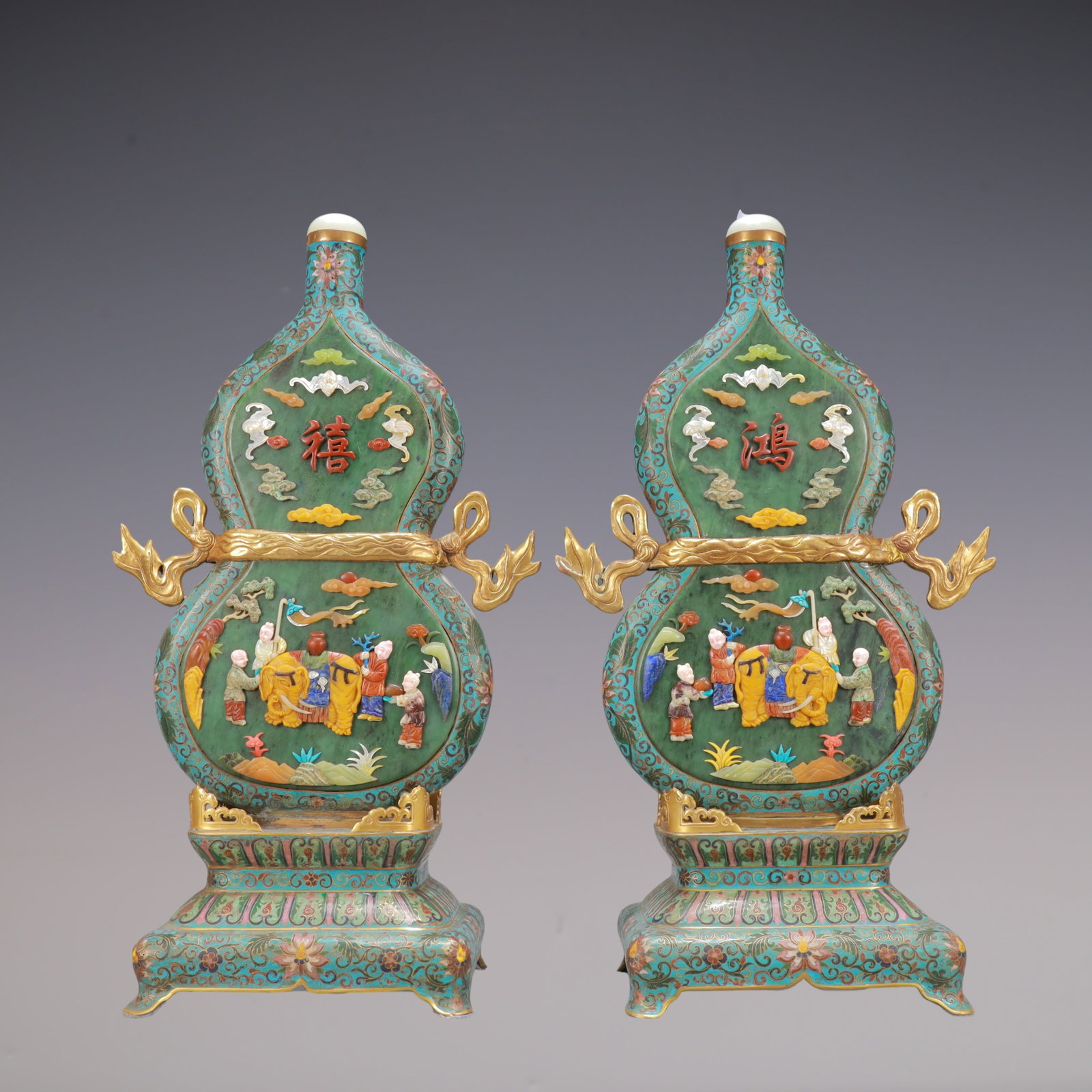 A Exquisite Cloisonne Lotus Pattern Character and Story Pattern Gourd-Shaped with poem Double-Ears: A Exquisite Cloisonne Lotus Pattern Character and Story Pattern Gourd-Shaped with poem Double-Ears Vase Qing Dynasty, China Qianlong Four-character Mark Size:11.2inx6.1inx19.3in Weight:3150g景&#