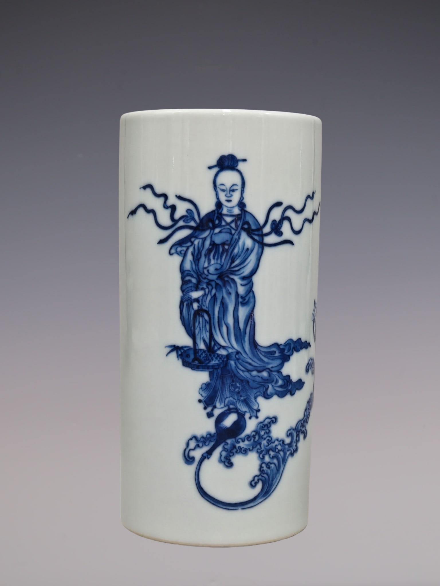 An Exquisite Blue and White Figure Pattern Brush Pot: An Exquisite Blue and White Figure Pattern Brush Pot Qing Dynasty, China Size:6.2inx3in青花人物纹笔筒 中国清代 Size:15.8cmx7.7cm