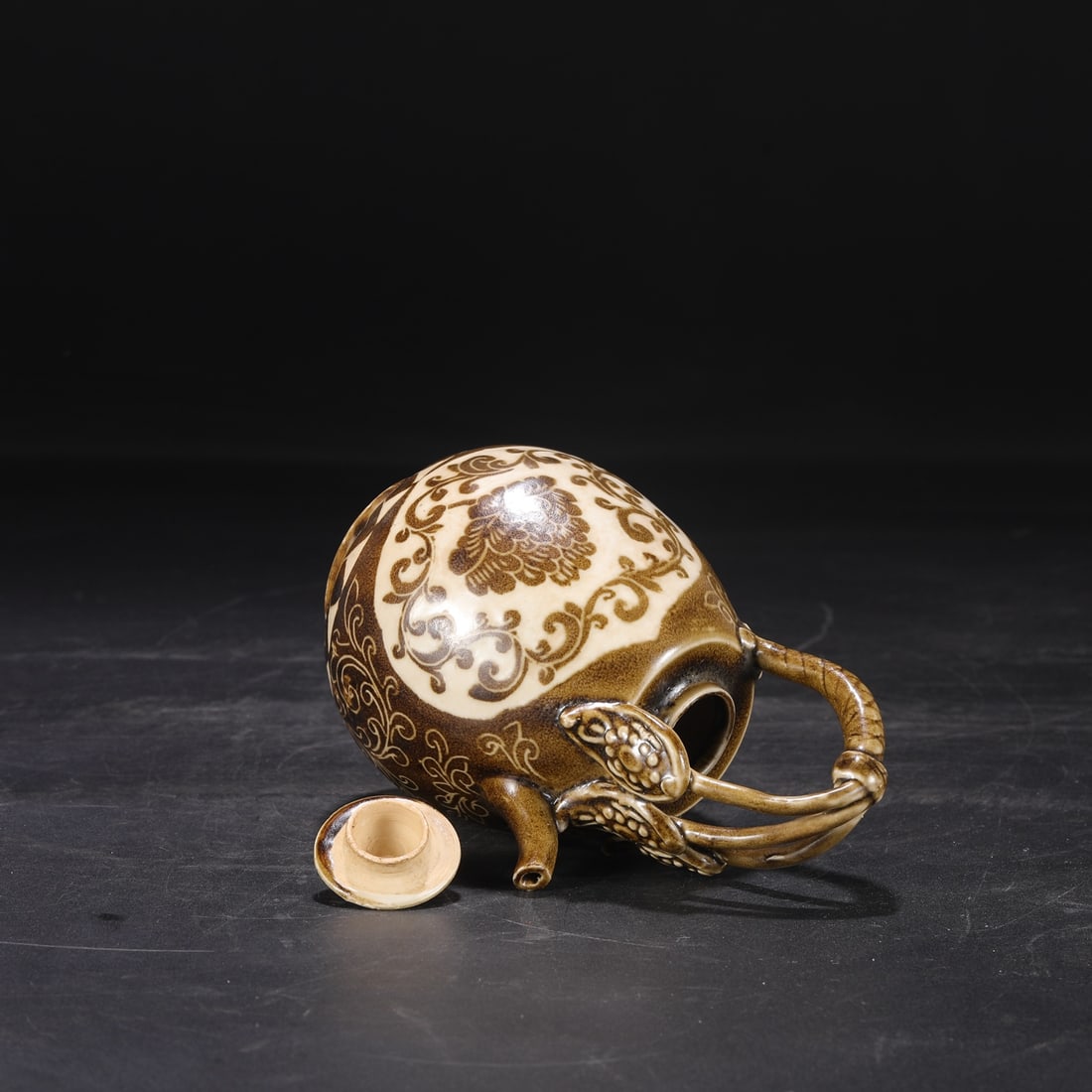 An Exquisite Ding yao Flower Pattern Ewer - 6