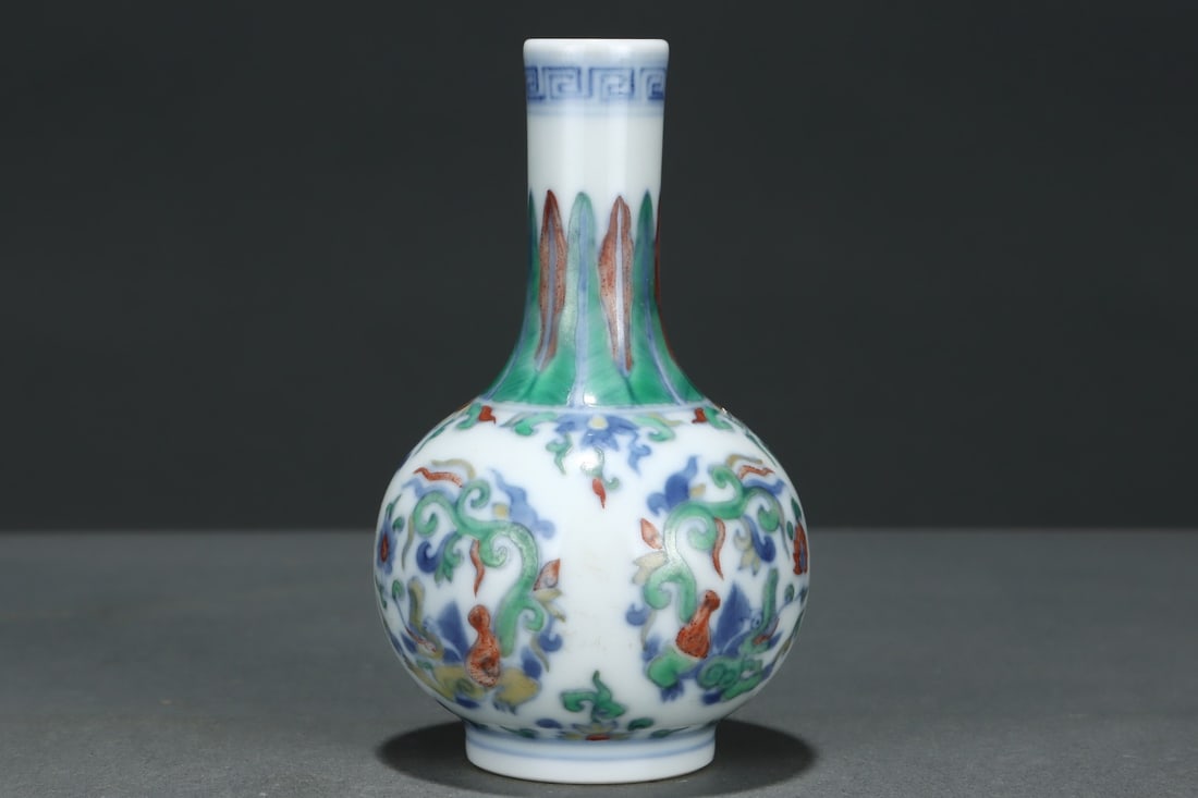 An Exquisite Doucai Dragon Pattern Vase - 3