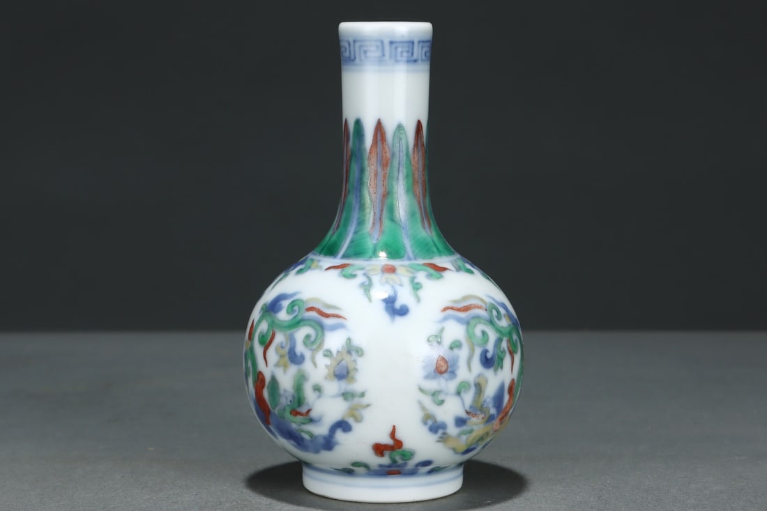 An Exquisite Doucai Dragon Pattern Vase - 4
