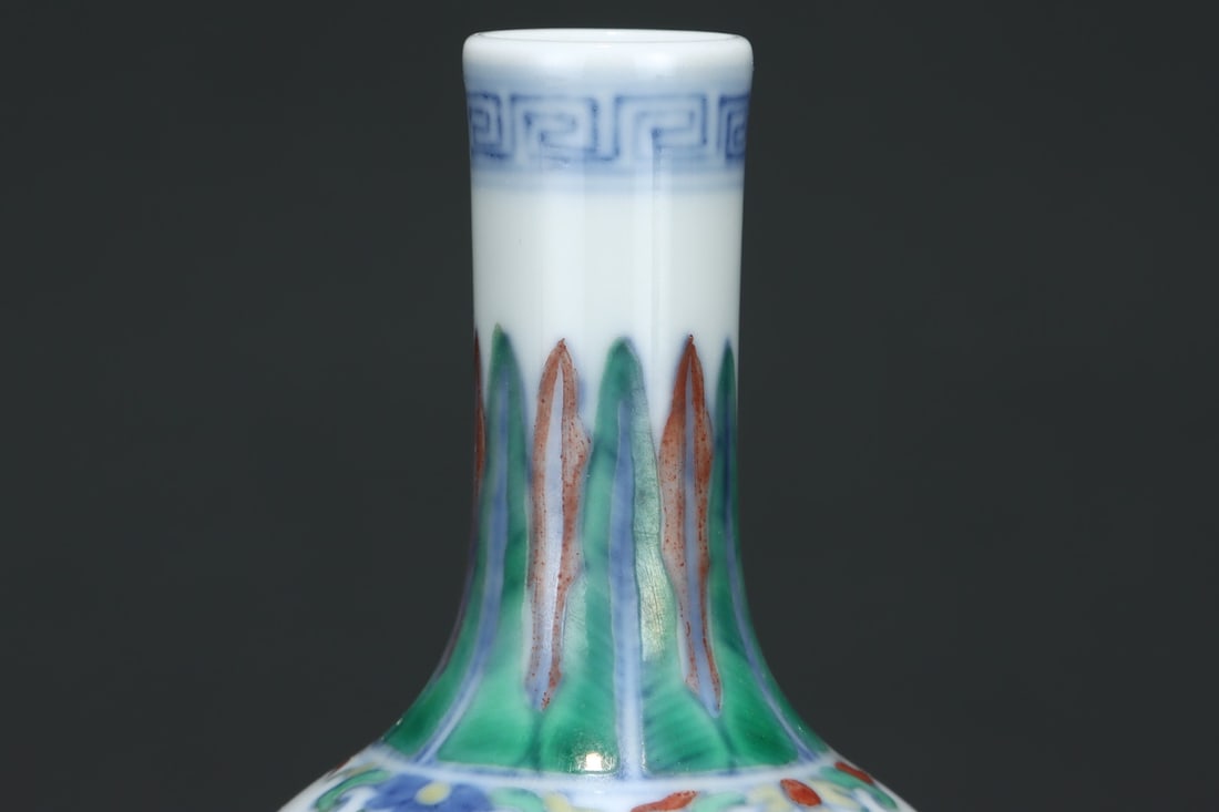 An Exquisite Doucai Dragon Pattern Vase - 5