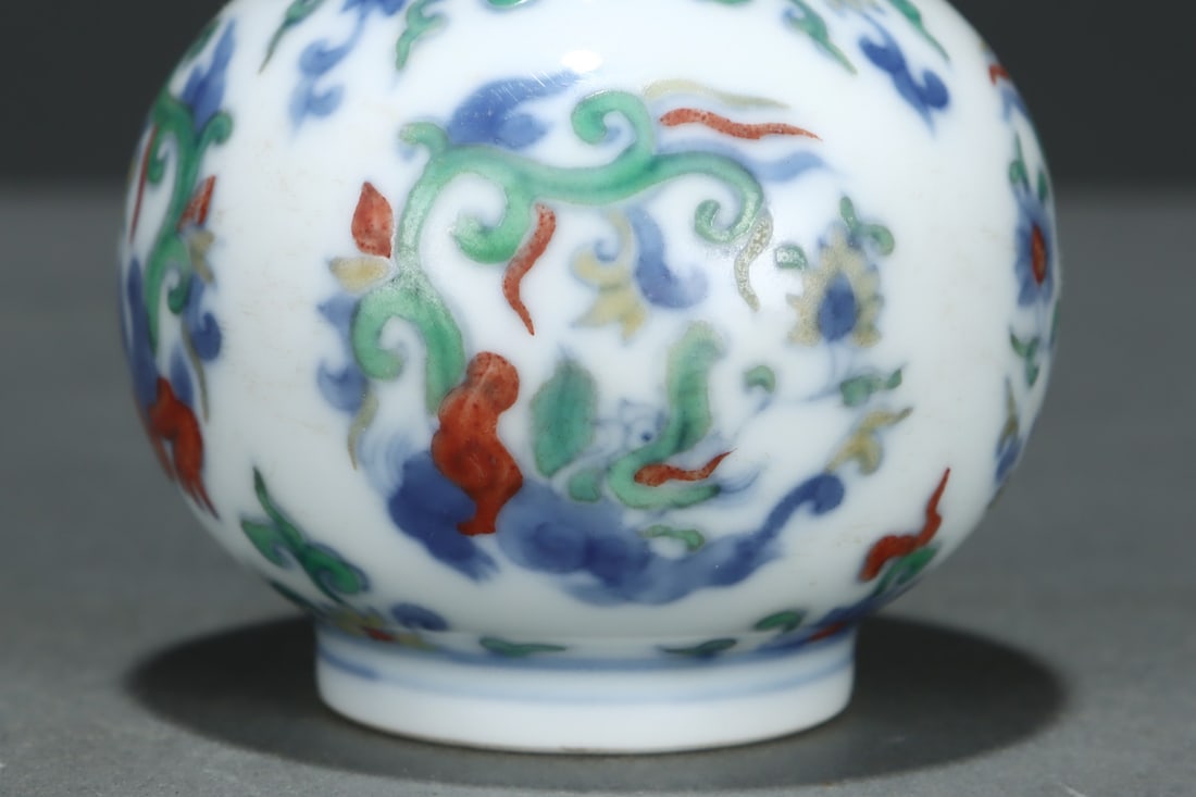 An Exquisite Doucai Dragon Pattern Vase - 6