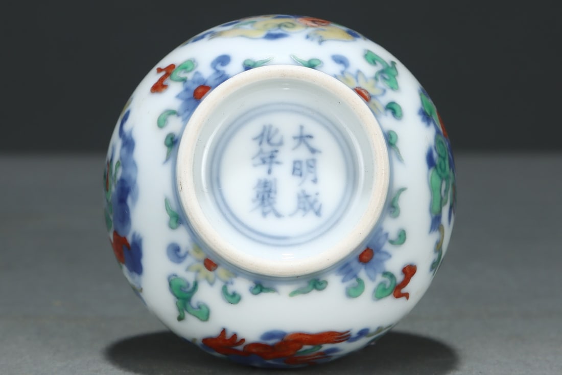 An Exquisite Doucai Dragon Pattern Vase - 9
