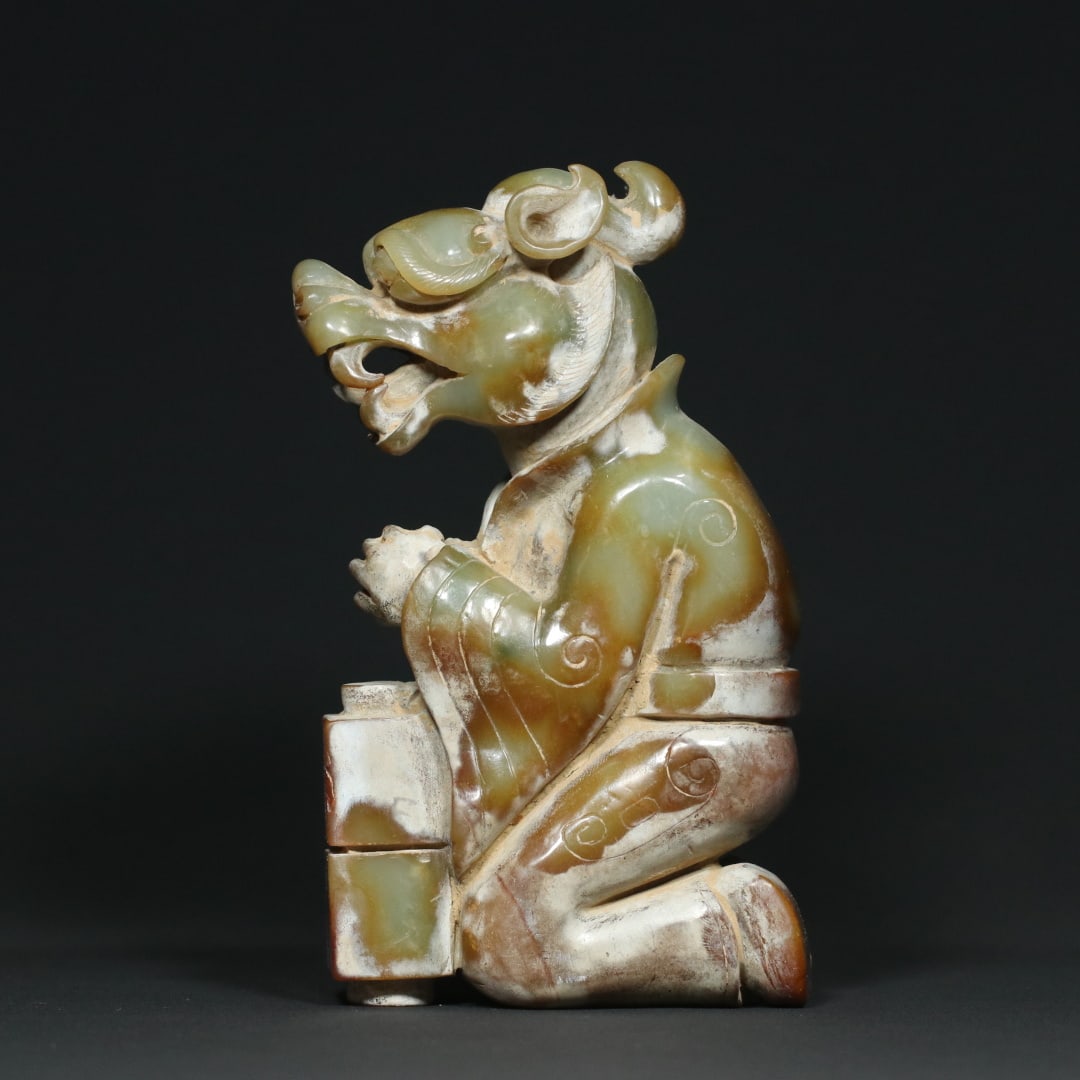 An Exquisite White Jade Dragon Ornament: An Exquisite White Jade Dragon Ornament Han Dynasty, China Size:6.4inx3.7inx2in Weight:1170.2g白玉十二生肖之龙玉龙摆件 中&