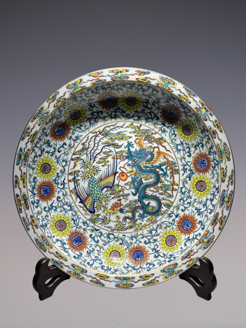 An Exquisite Doucai Dragon and Phoenix Pattern Lotus Pattern Plate: An Exquisite Doucai Dragon and Phoenix Pattern Lotus Pattern Plate Qing Dynasty, China Yongzheng Six-character Mark Size:3.5inx18.7in斗彩寿山福海福寿