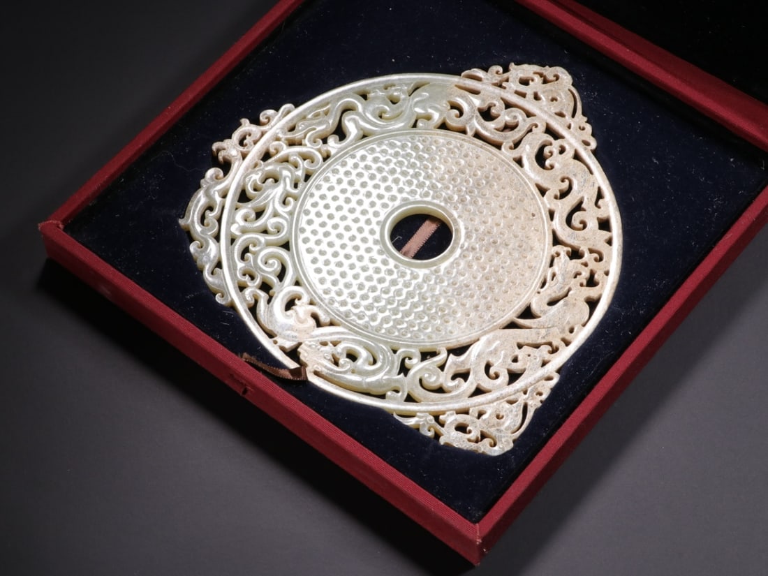 An Exquisite White Jade Chi-Dragon Pattern Ornament: An Exquisite White Jade Chi-Dragon Pattern Ornament Han Dynasty, China Size:8.4in Weight:360g白玉螭龙纹璧 中国汉代 Size:21.3cm Weight:360g