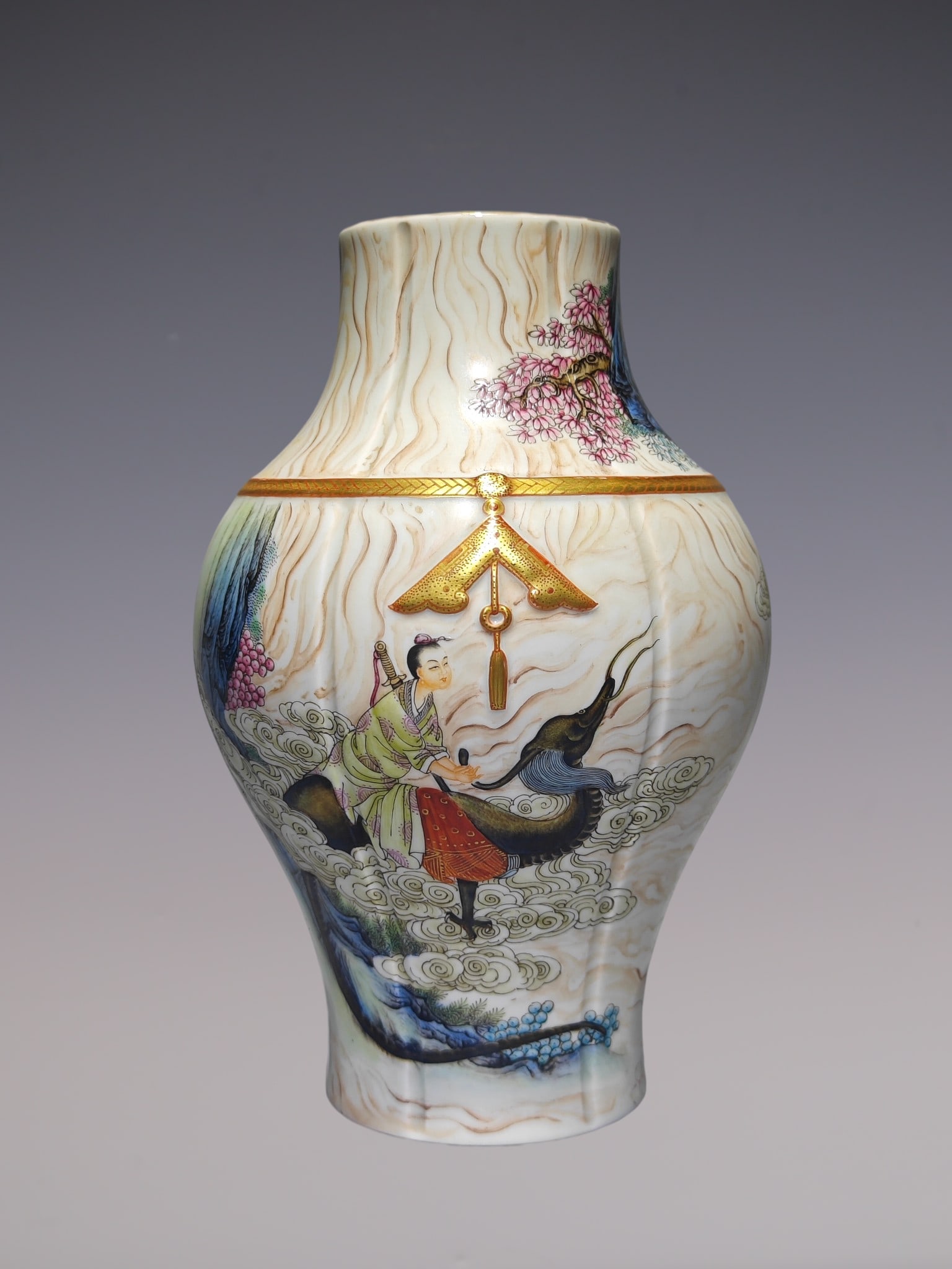 An Exquisite Famille-Rose Imitation Stone Grain Glaze Character and Story Pattern Vase: An Exquisite Famille-Rose Imitation Stone Grain Glaze Character and Story Pattern Vase Qing Dynasty, China Qianlong Six-character Mark Size:7.9inx5.3in粉彩石纹釉得&