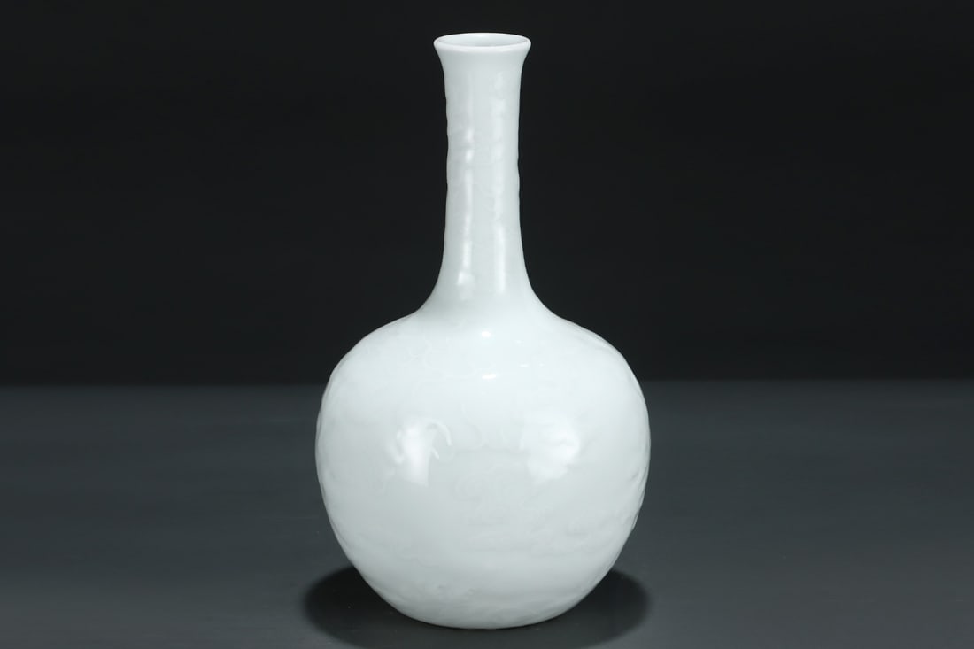 An Exquisite White Glaze Dragon Pattern Vase - 4