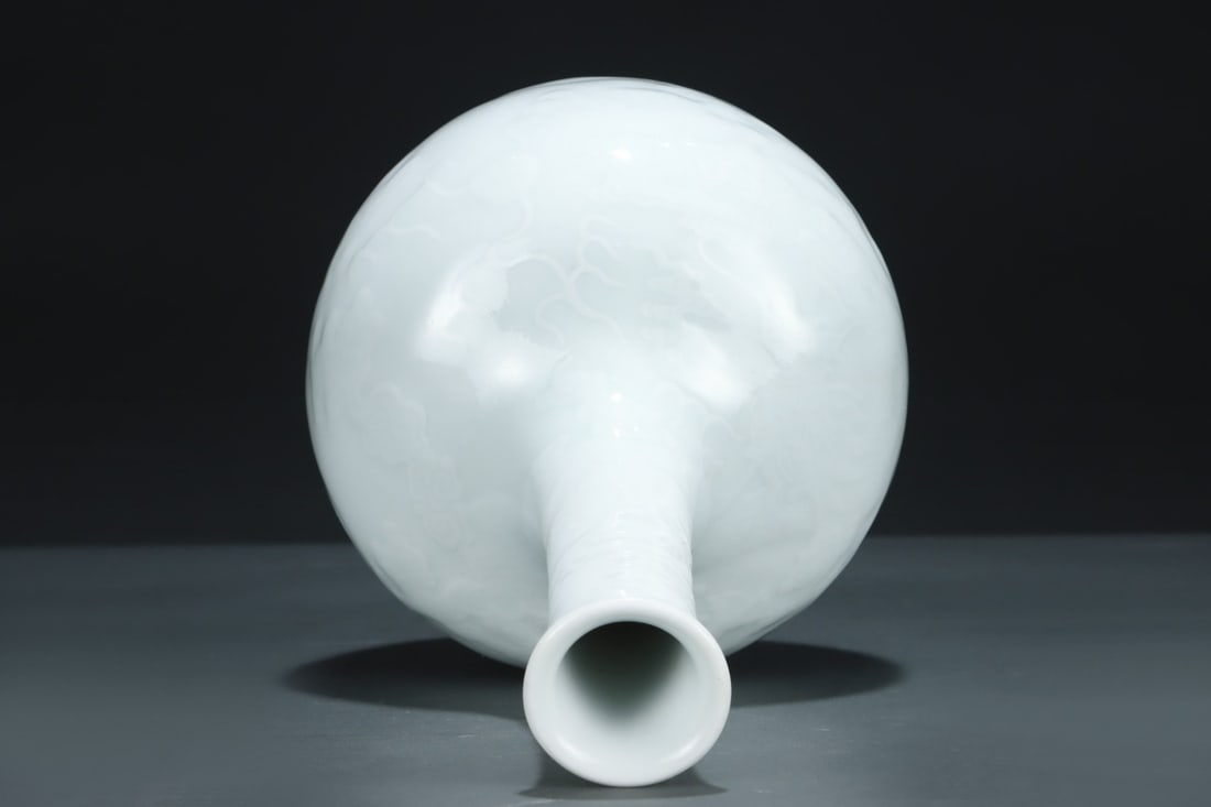 An Exquisite White Glaze Dragon Pattern Vase - 8