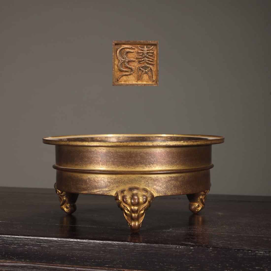 An Exquisite Gilt Bronze Tripod Censer: An Exquisite Gilt Bronze Tripod Censer Qing Dynasty, China Size:3inx6.4in Weight:1.200kg铜弦纹鎏金象足洗式炉 中国清代