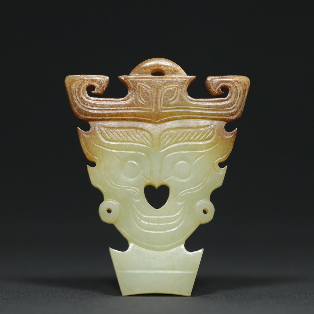An Exquisite White Jade Human Face Pattern Pendant: An Exquisite White Jade Human Face Pattern Pendant W.Zhou , China Size:2.8inx2.1inx0.3in Weight:45.5g白玉人面纹玉璧挂件 西周时&#