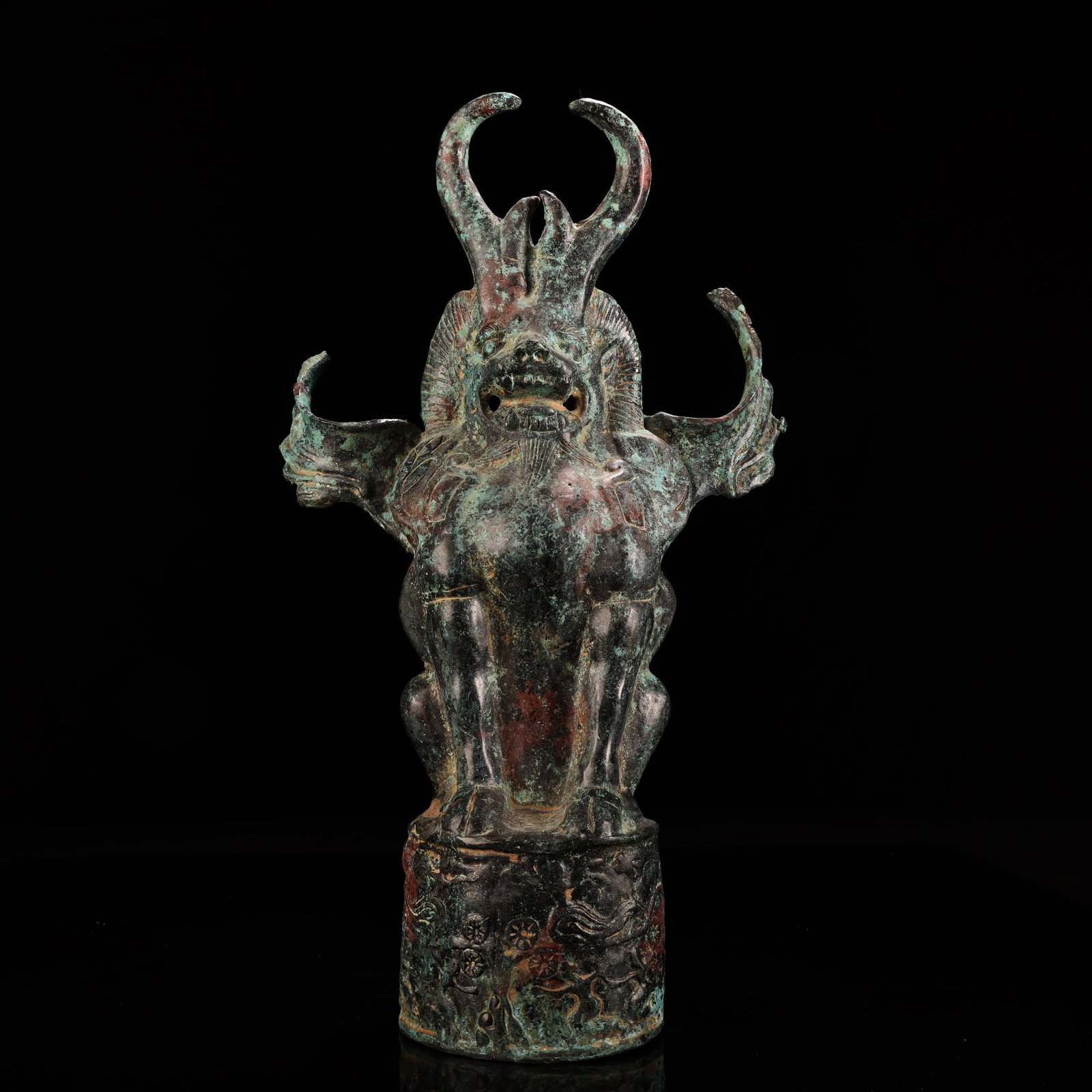 An Exquisite Bronze With Inscription Auspicious Beast Ornament: An Exquisite Bronze With Inscription Auspicious Beast Ornament Han Dynasty, China Size:13.8inx7.5in Weight:2200g青铜带铭文器镇墓兽 中国