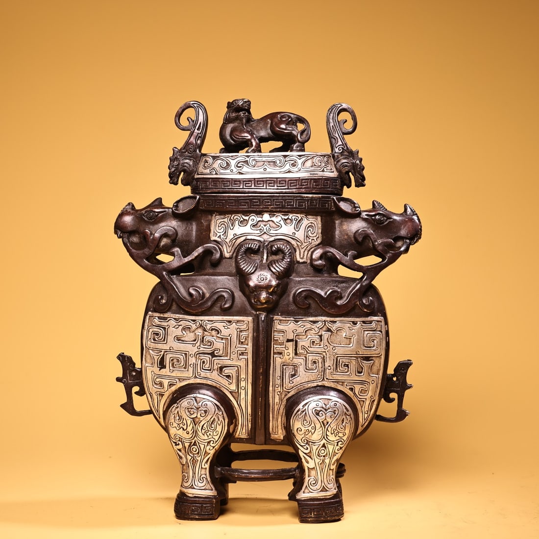 An Exquisite Silver Bronze Double-Ears Censer: An Exquisite Silver Bronze Double-Ears Censer Han Dynasty, China Size:10.2inx7.9in Weight:1650g铜鎏银熏香炉 中国汉代 Size:26cmx20cm Weight:1