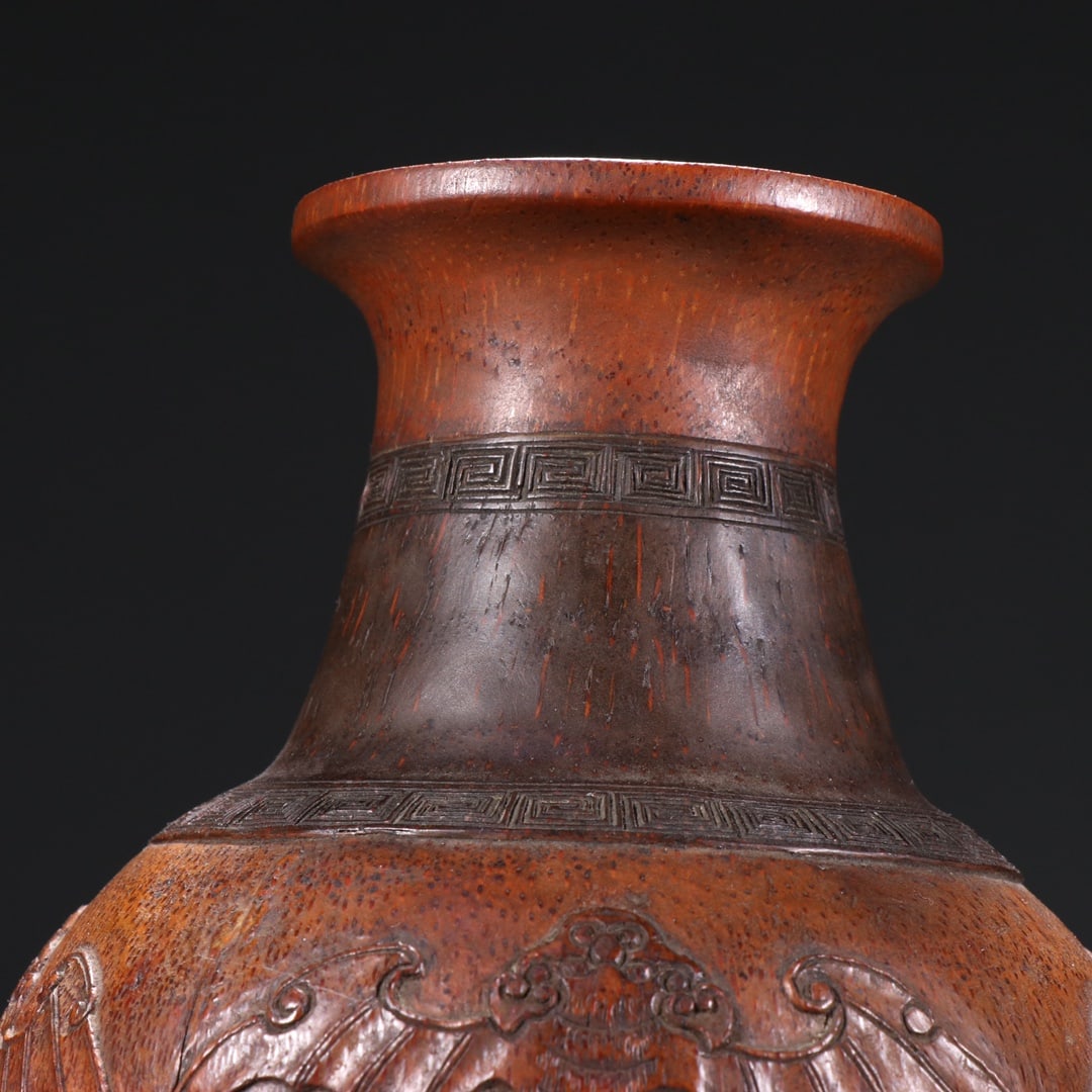 An Exquisite Bamboo Bats Pattern Vase - 4