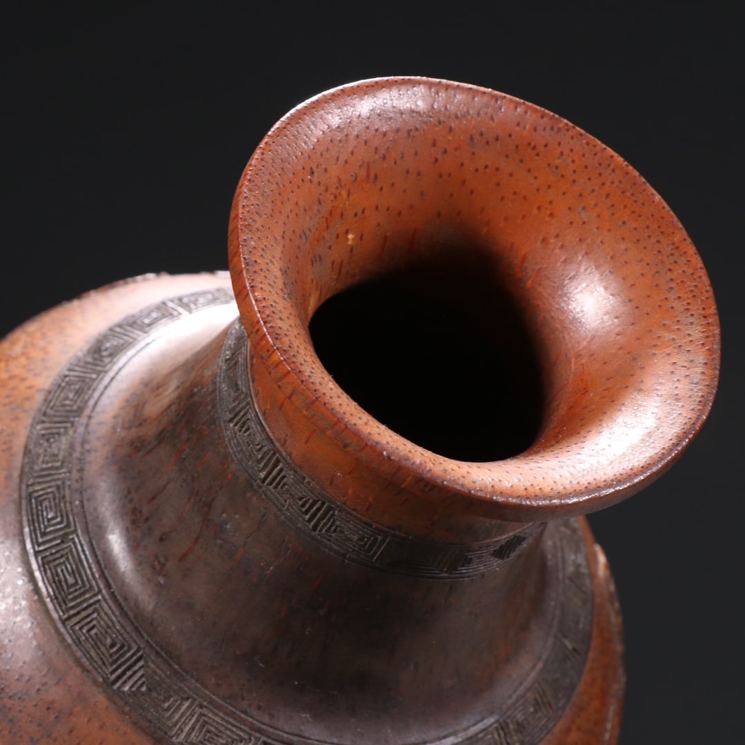 An Exquisite Bamboo Bats Pattern Vase - 8