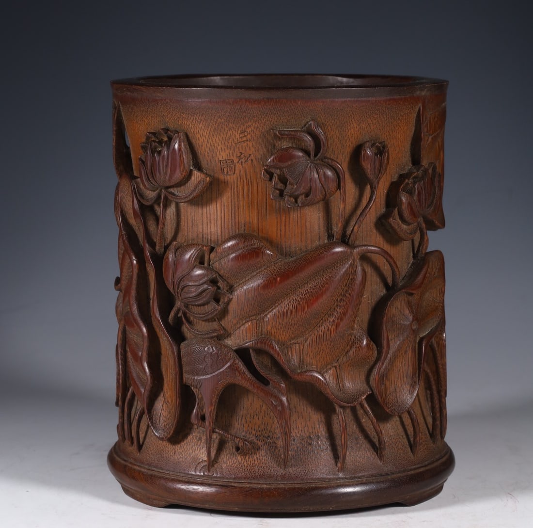 An Exquisite Bamboo Flower and Bird Pattern Brush Pot: An Exquisite Bamboo Flower and Bird Pattern Brush Pot Qing Dynasty, China Size:5.1inx6.2in Weight:433g竹雕一路连科笔筒 中国清代 