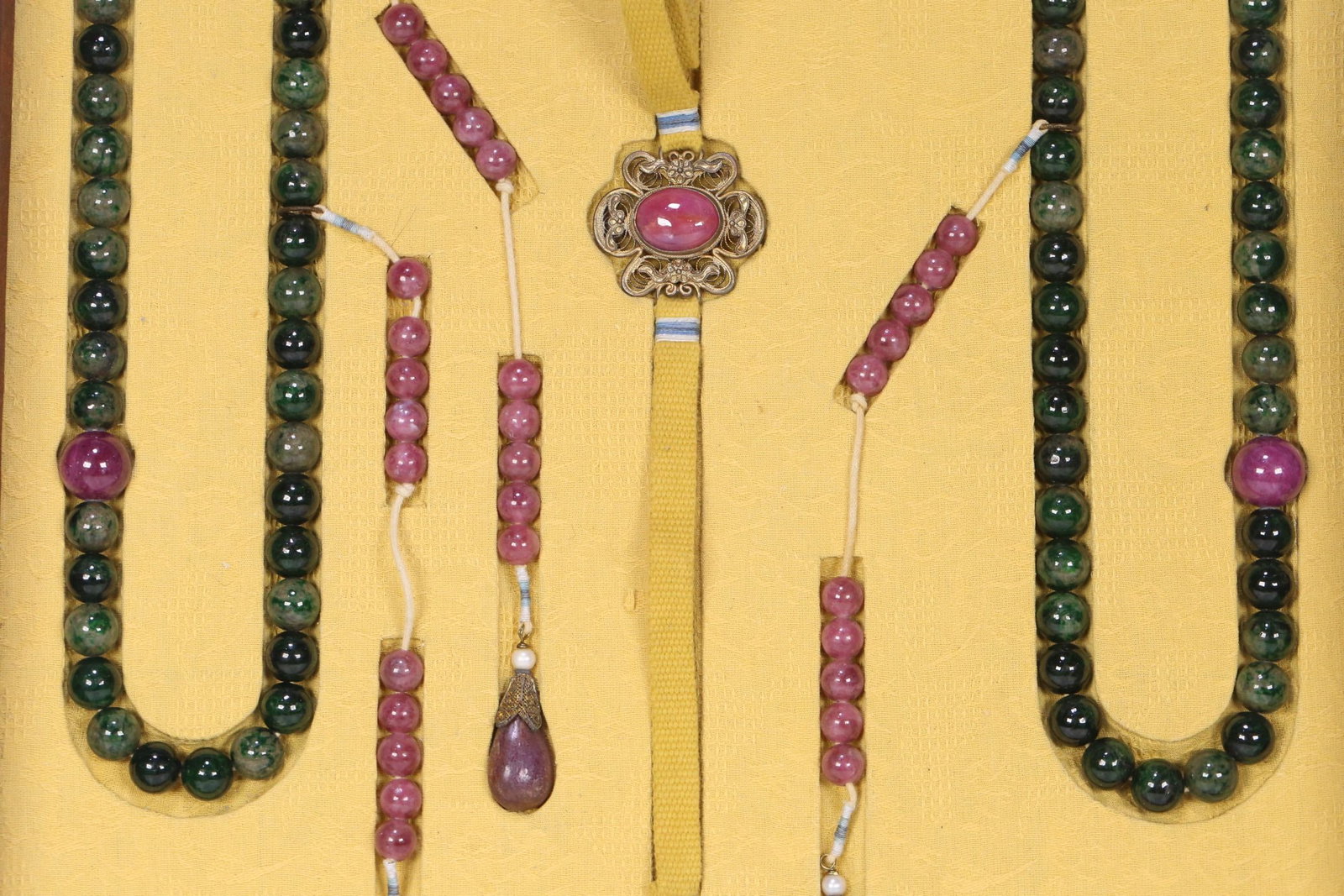 An Exquisite Jadeite Bracelets - 3