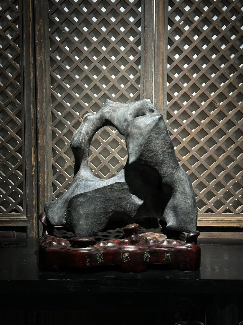An Exquisite Taihu Stone Ornament: An Exquisite Taihu Stone Ornament Qing Dynasty, China Size:24inx23.6inx11in太湖石摆件 中国清代 Size:61cmx60cmx28cm