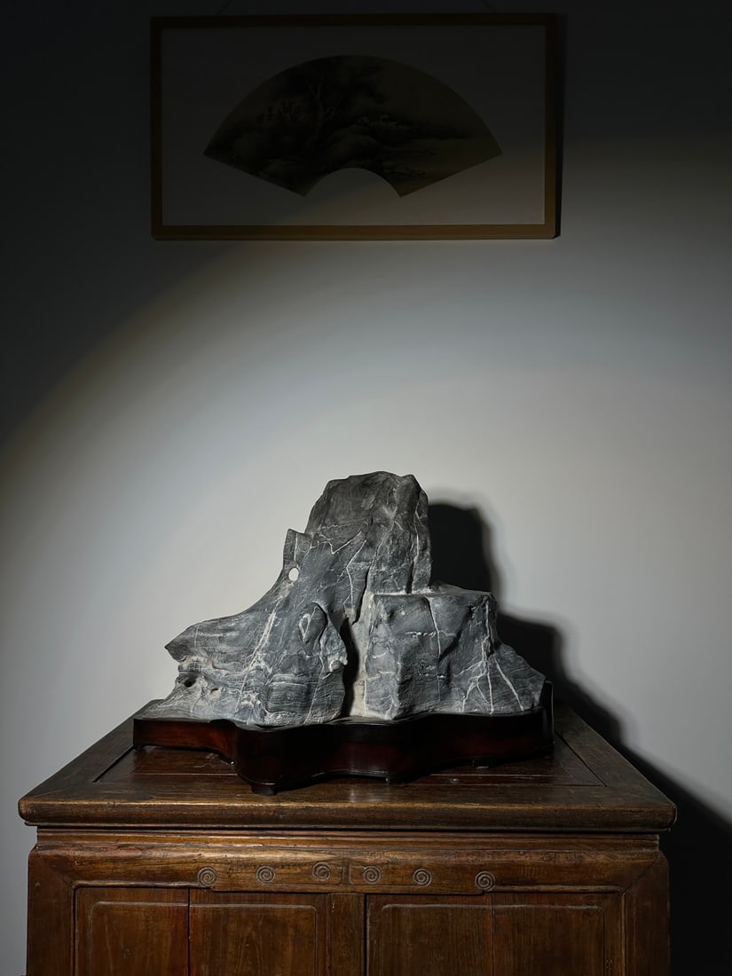 An Exquisite Lingbi Stone Rockery Ornament: An Exquisite Lingbi Stone Rockery Ornament Qing Dynasty, China Size:24.8inx16.9inx13.4in灵璧石靠山摆件 中国清代 Size:63cmx43cmx34cm