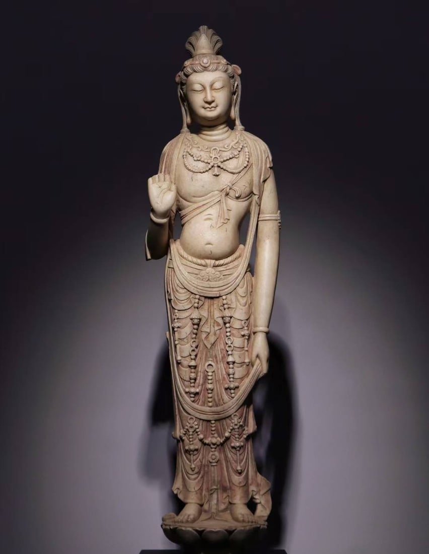 An Exquisite Marble Painted Color Statue of Bodhisattva: An Exquisite Marble Painted Color Statue of Bodhisattva Tang Dynasty, China Size:43.7in汉白玉彩绘菩萨造像 中国唐代Size:111