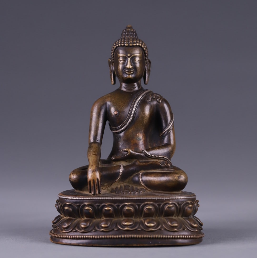 An Exquisite Bronze Statue of Sakyamuni: An Exquisite Bronze Statue of Sakyamuni Qing Dynasty, China Size:6.1inx4.3in Weight:1060g铜释迦牟尼佛像 中国清代 Size:15.5cmx11cm Weig