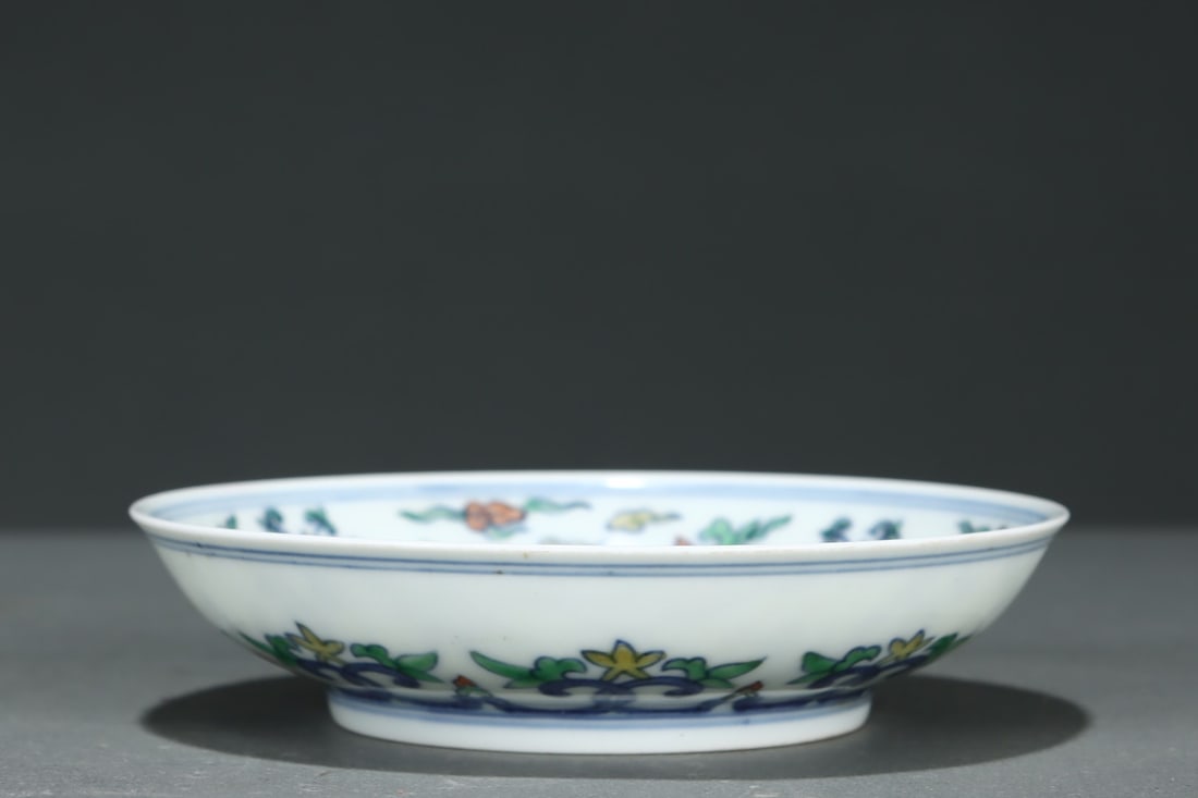 An Exquisite Doucai Dragon Pattern Flower Pattern Plate - 2