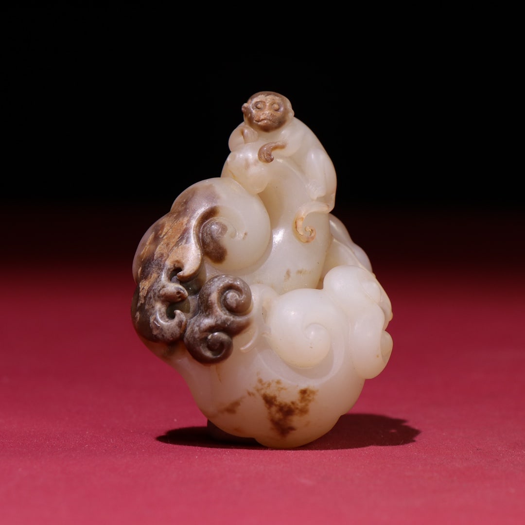 An Exquisite White Jade Monkey Pattern Pendant - 4