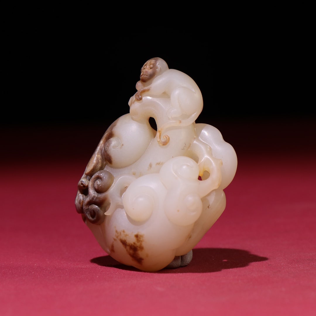 An Exquisite White Jade Monkey Pattern Pendant - 5