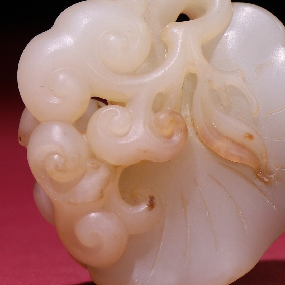 An Exquisite White Jade Monkey Pattern Pendant - 7