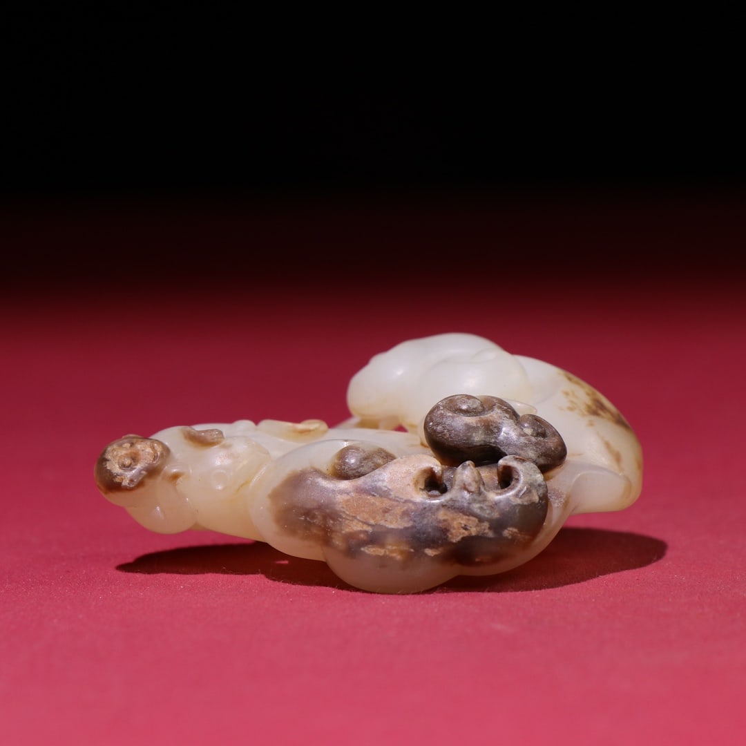 An Exquisite White Jade Monkey Pattern Pendant - 8