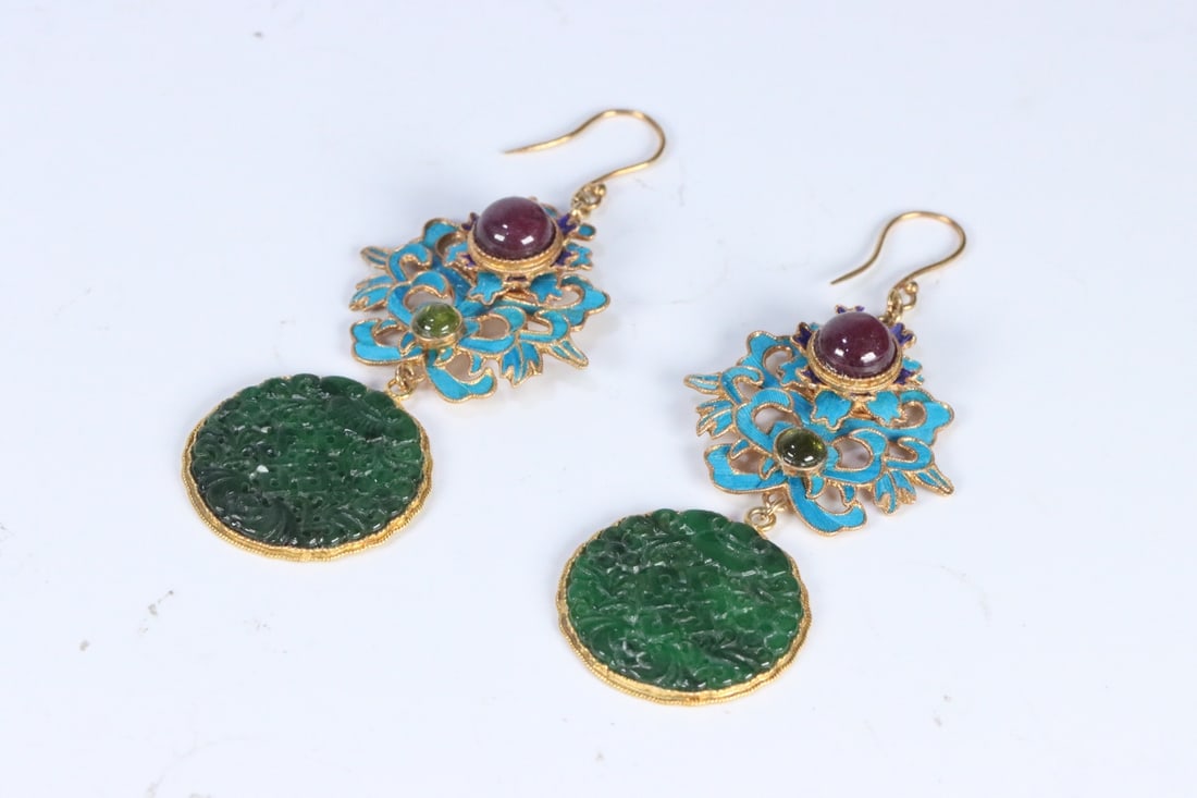 A Pair of Exquisite Gilt Silver Inlaid Gems Earrings: A Pair of Exquisite Gilt Silver Inlaid Gems Earrings Qing Dynasty, China Size:3.2inx1.3inx0.4in