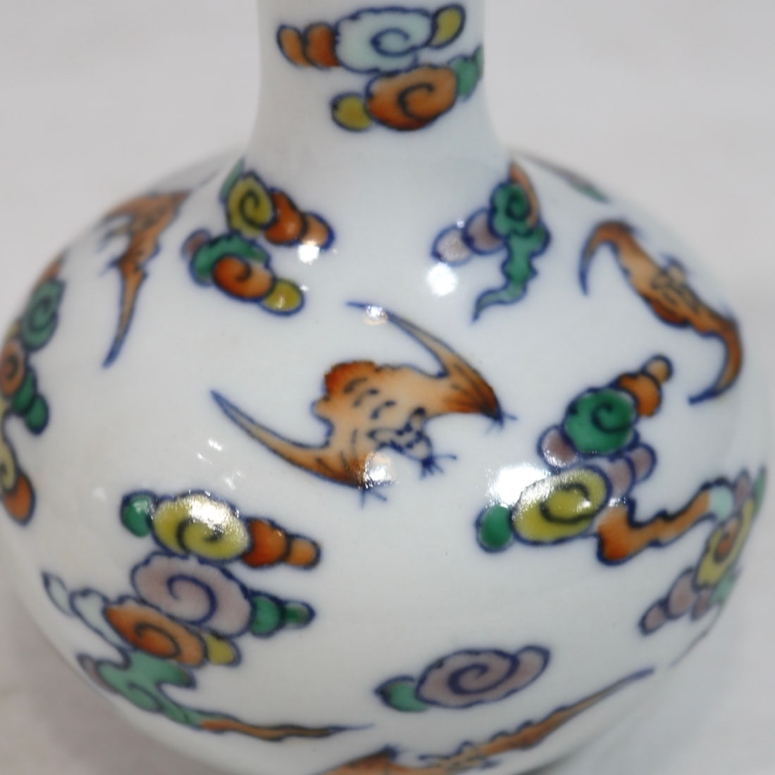 An Exquisite Doucai Bats Pattern Vase - 6