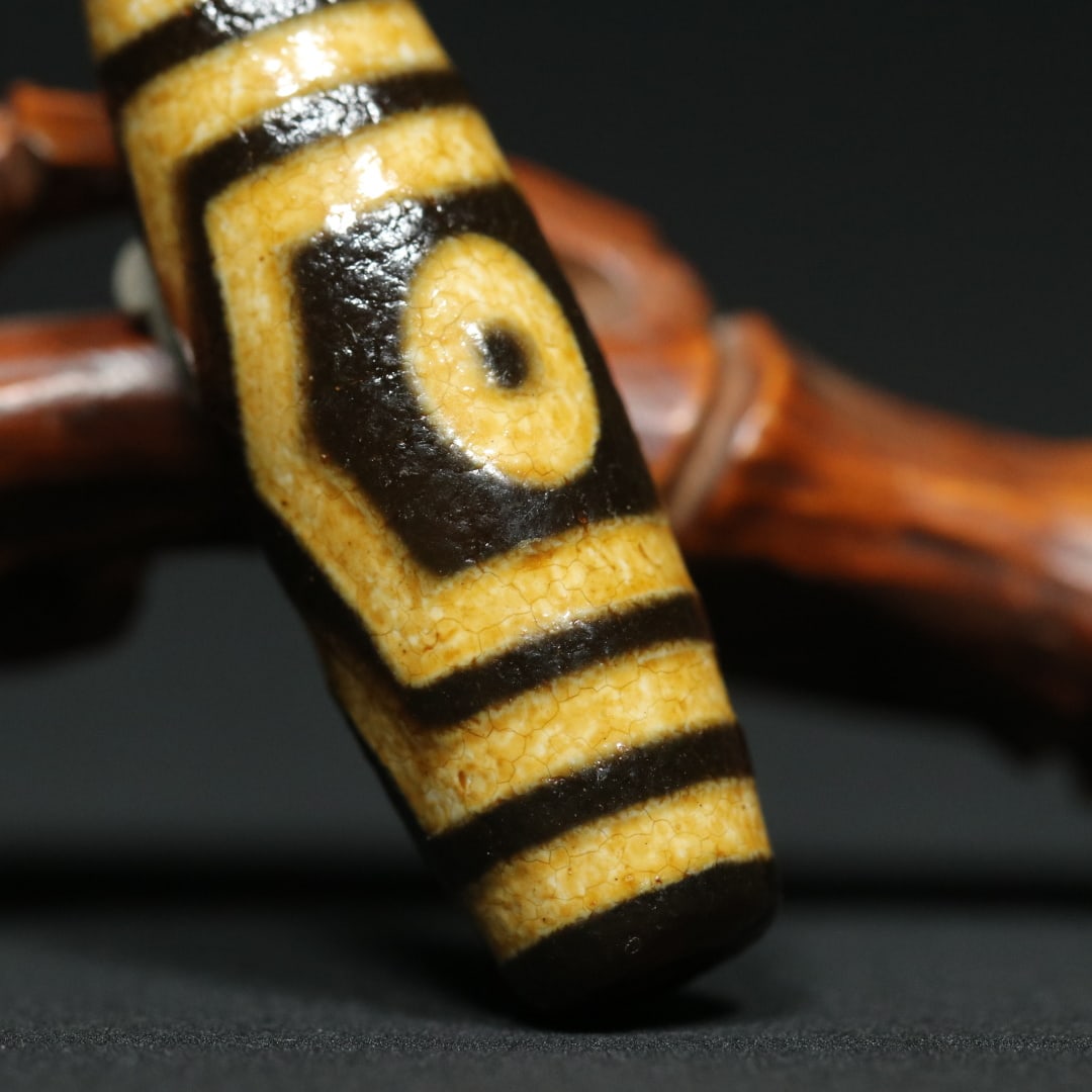 An Exquisite Dzi Bead Pendant - 8