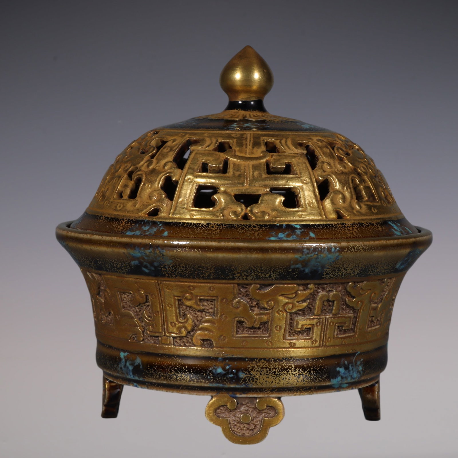 An Exquisite Bronze glaze Painted Gold Jar: An Exquisite Bronze glaze Painted Gold Jar Qing Dynasty, China Size:4.3inx4.1in古铜彩描金雕刻镂空香薰盖罐 中国