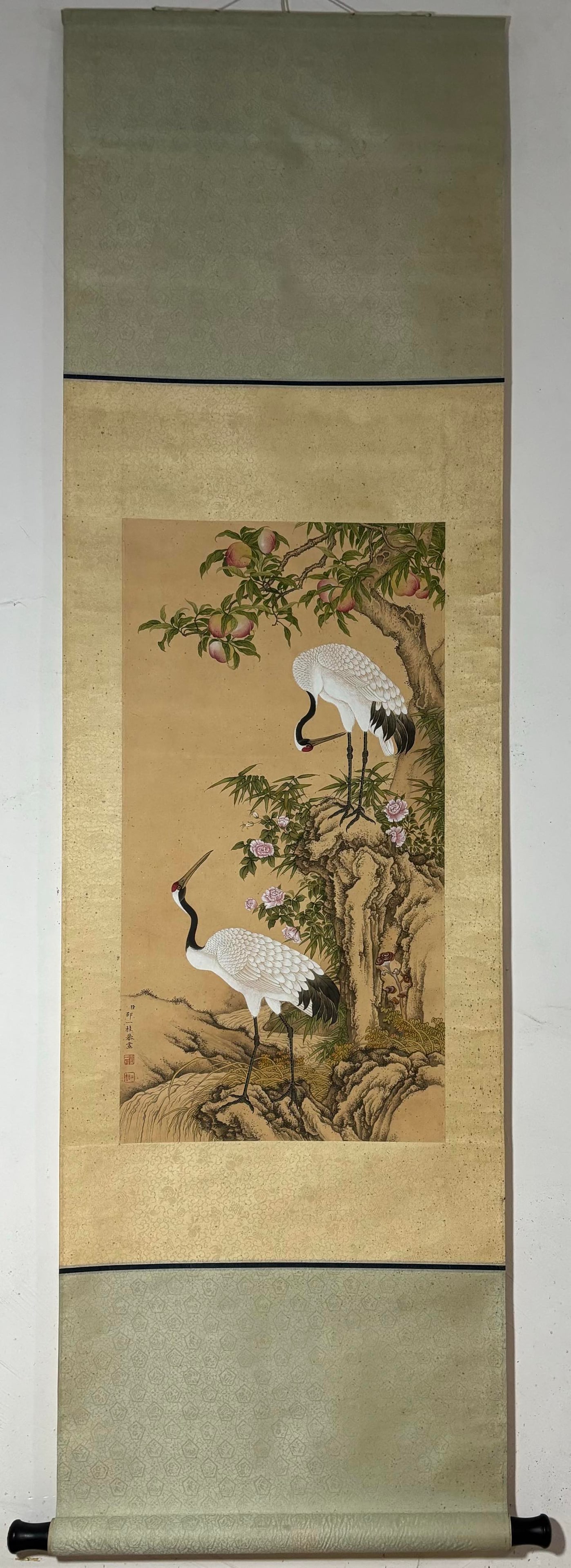 A Chinese Vertical Scroll Ink Painting of Flower and Bird on Paper: A Chinese Vertical Scroll Ink Painting of Flower and Bird on Paper Zou yigui Without frame Size:30.1inx15.7in邹一桂鹤寿图 纸本立轴Without fr