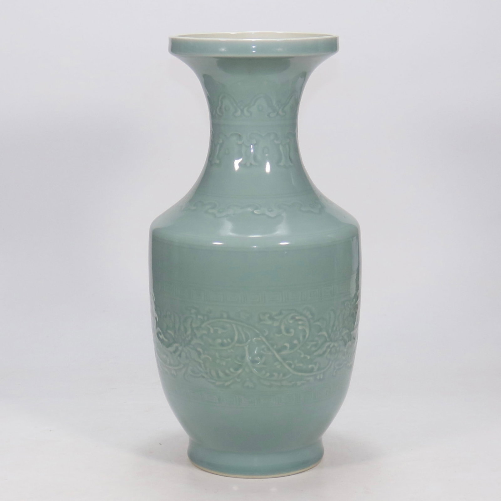 An Exquisite Celadon Glazed Lotus Pattern Vase - 3