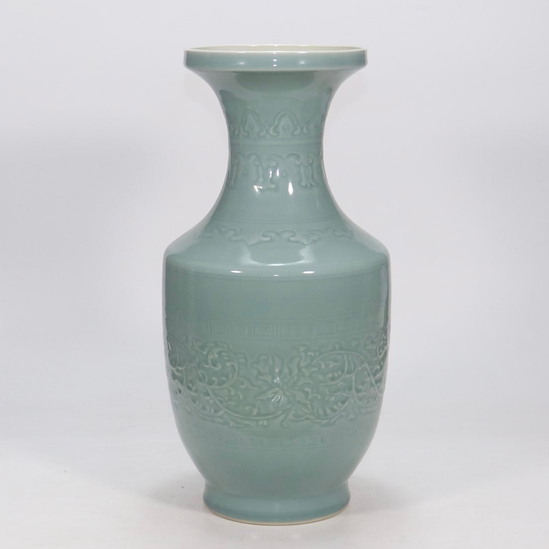 An Exquisite Celadon Glazed Lotus Pattern Vase - 4