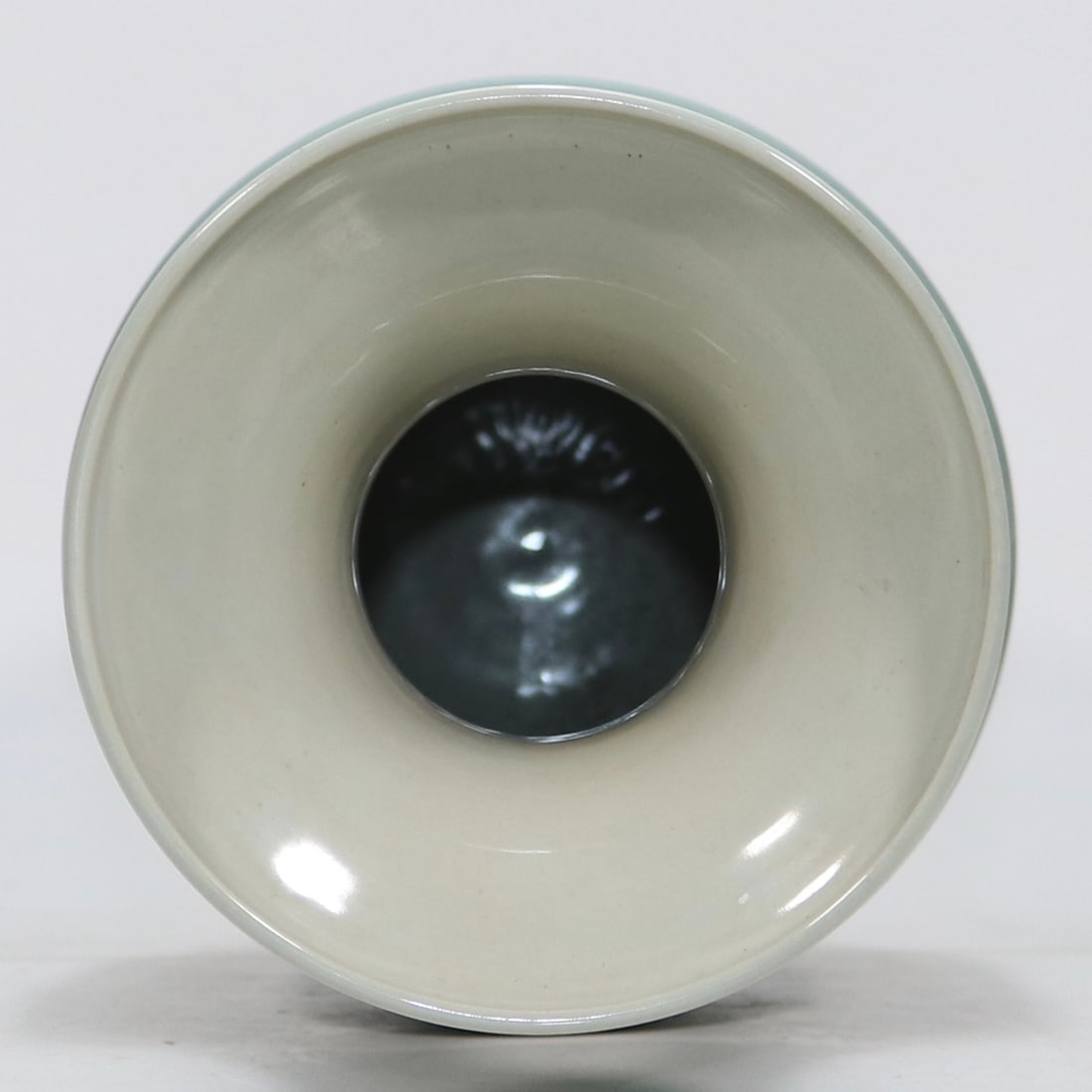 An Exquisite Celadon Glazed Lotus Pattern Vase - 6