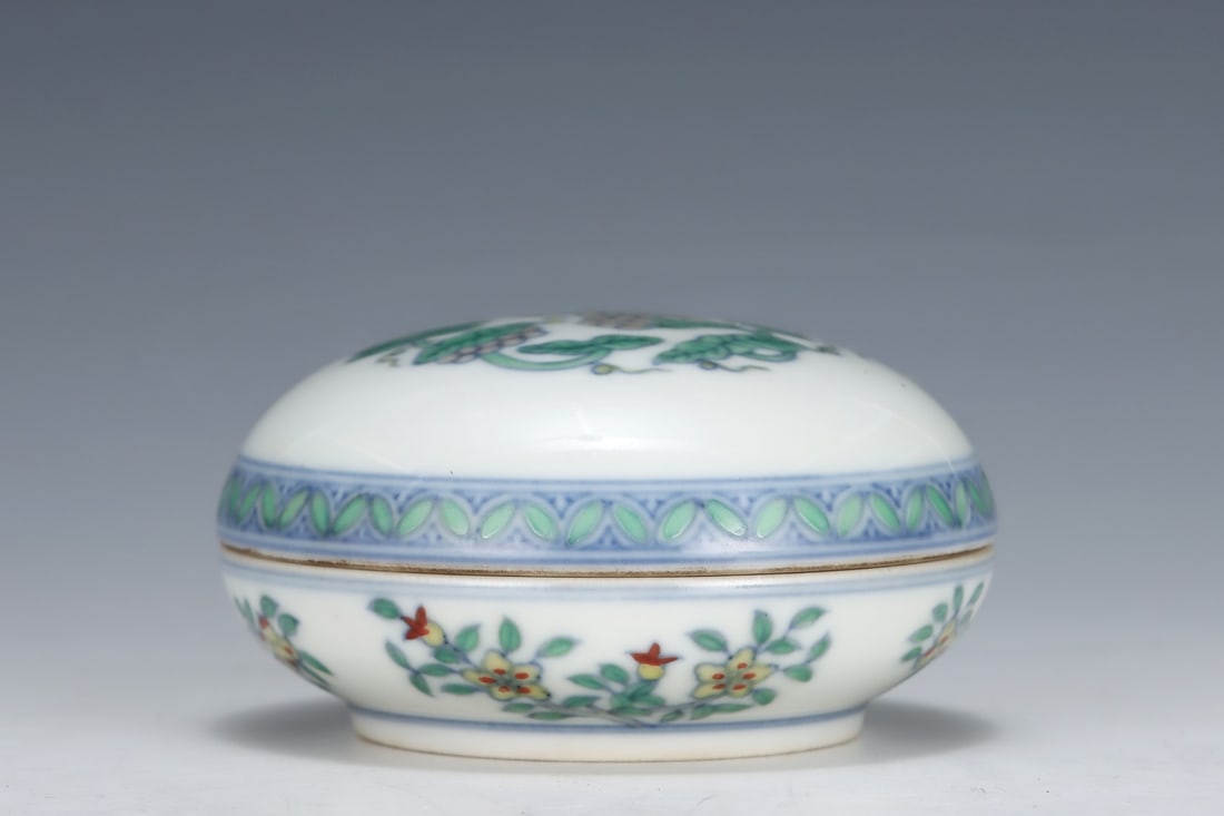 An Exquisite Doucai Flower Pattern Box - 3