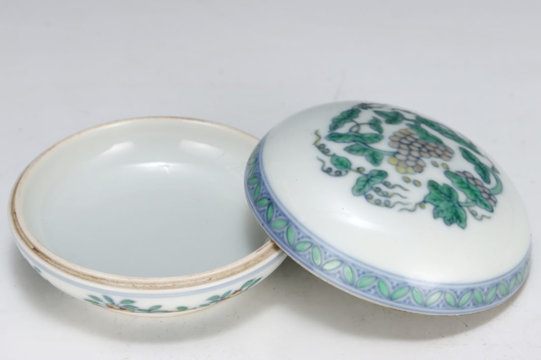 An Exquisite Doucai Flower Pattern Box - 5